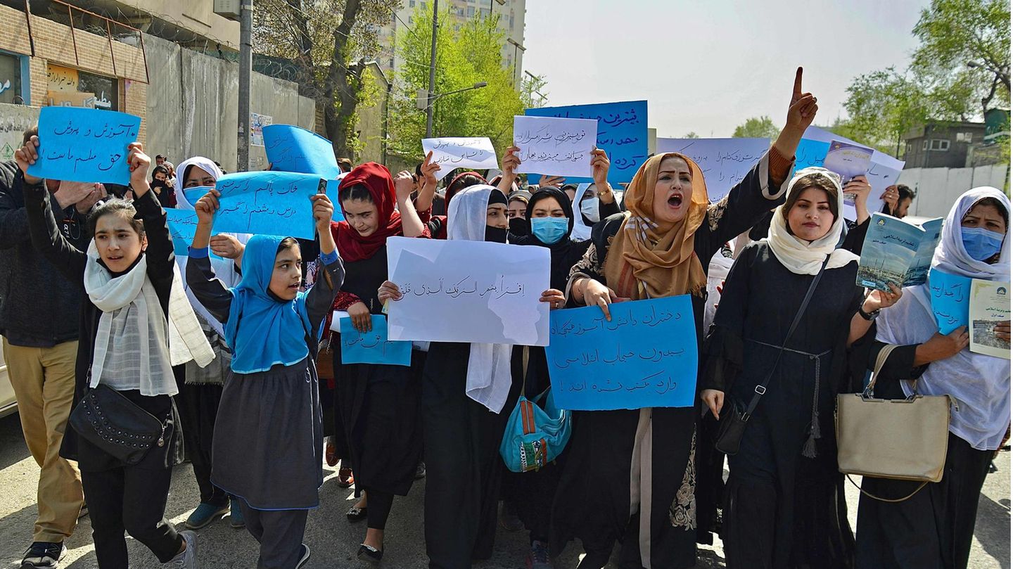 Afghanistan: Taliban ban girls from school and women from air travel