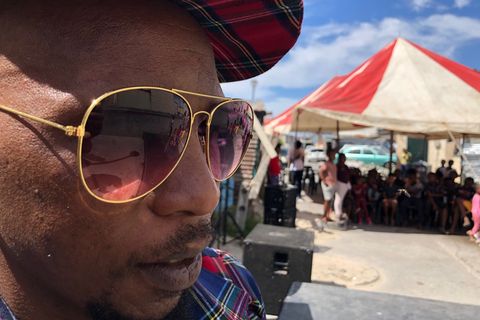 Ein Mitglied des Brotherhood Social Clubs bei den Vorbereitungen zum mit der Stiftung stern organisierten Tanzwettbewerb in Samora Machel bei Kapstadt