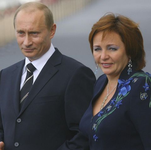 Im Jahr 2006 erwarten Putin und seine Ehefrau Ljudmila die Führer der G8 Staaten in Russland