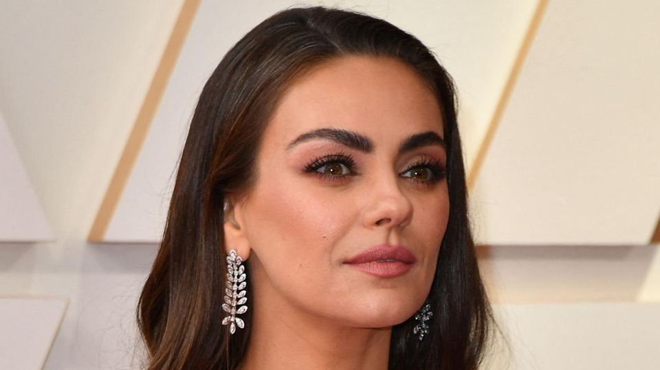 Schweigeminute bei Oscars 2022: Mila Kunis hält bewegende Rede zum Ukraine-Konflikt