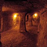 Die moderneren Bereiche der Höhle kann man gut an ihren fortgeschrittenen Säulen- und Deckenkonstruktionen erkennen.