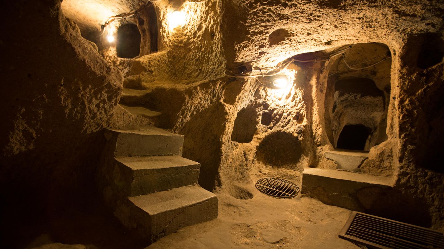 ..andere Treppen sind direkt in den Stein gehauen.