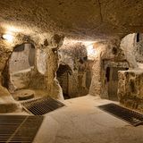 Die Versorgungsschächte dienten sowohl zur Versorgung der Stadt mit Sauerstoff als auch zur Kommunikation zwischen den Stockwerken.