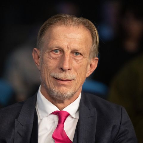 Fußballtrainer Christoph Daum bei einem Boxkampf in Dortmund