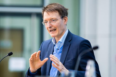 Karl Lauterbach (SPD), Bundesminister für Gesundheit, spricht bei einer Pressekonferenz im Bundesgesundheitsministerium