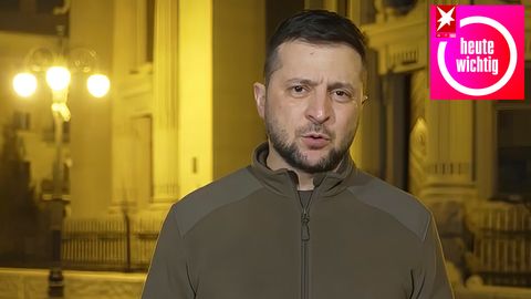 Wolodymyr Selenskyj spricht nachts in Kiew