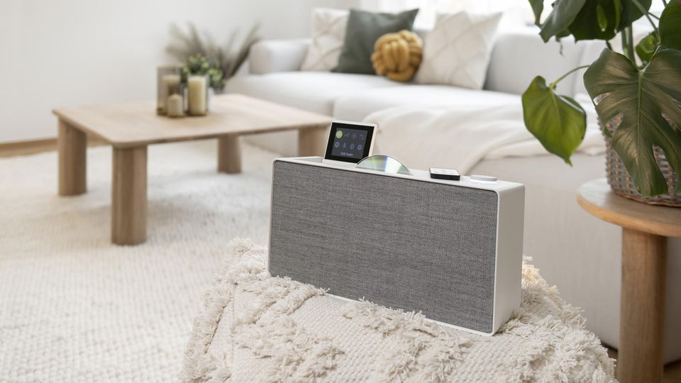 Test Evoke Pure Home: Keine optische Täuschung: Das Evoke Home hat ein optisches Laufwerk, sprich einen CD-Player. Keine optische Täuschung: Das Evoke Home hat ein optisches Laufwerk, sprich einen CD-Player.