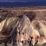 Derinkuyu von außen: Die Eingänge und Einlässe zur Höhlenstadt kann man kaum erkennen.