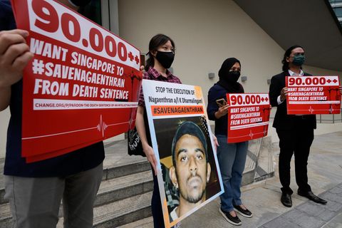 Aktivist:innen protestieren gegen die Todesstrafe von Nagaenthran K. Dharmalingam