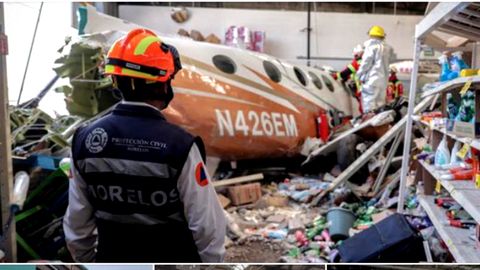 Ein in Mexiko in einen Supermarkt gekrachtes Flugzeug