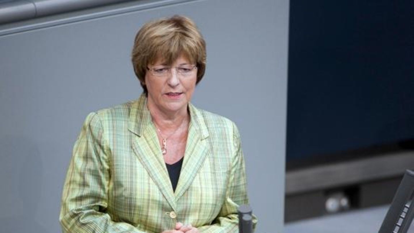 Ulla Schmidt, Member of the Social Democratic Party and Federal Minister of Health of Germany, April 24, 2009 in Berlin, Germany.  (Photo by Thomas Koehler/Photothek via Getty Images)