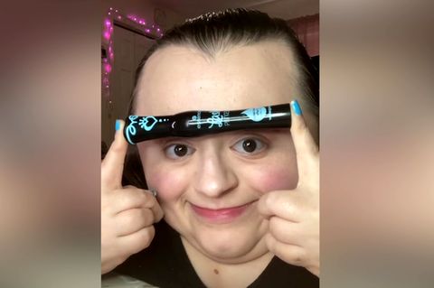 Beauty-Influencerin mit Glasknochenkrankheit erobert die sozialen Medien