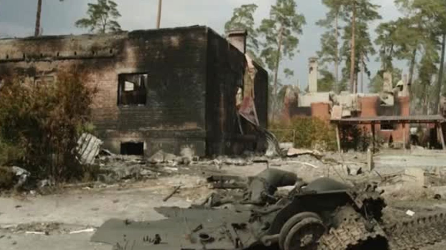 Ukraine War: Footage Shows Extent of Destruction in Irpin (Video) Ukraine War: Footage Shows Extent of Destruction in Irpin (Video)