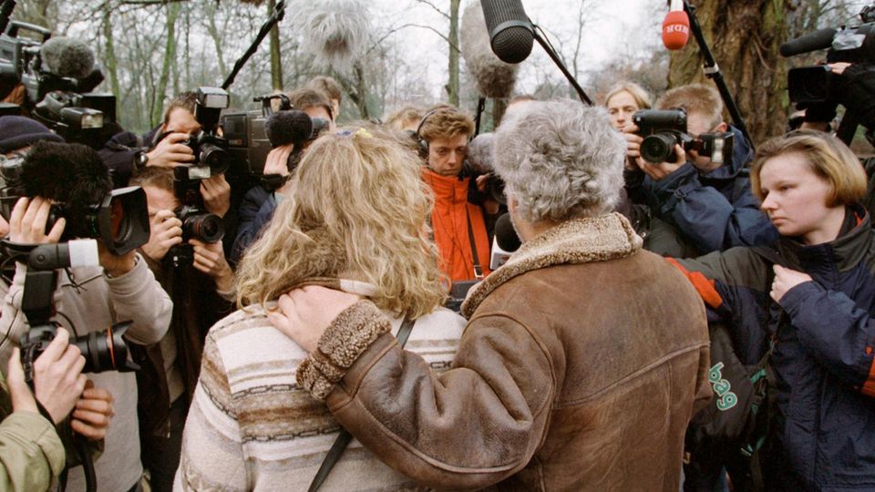 Vor dem Oldenburger Landgericht stellten sich die Eltern der ermordeten Christina N. den Fragen der Journalisten