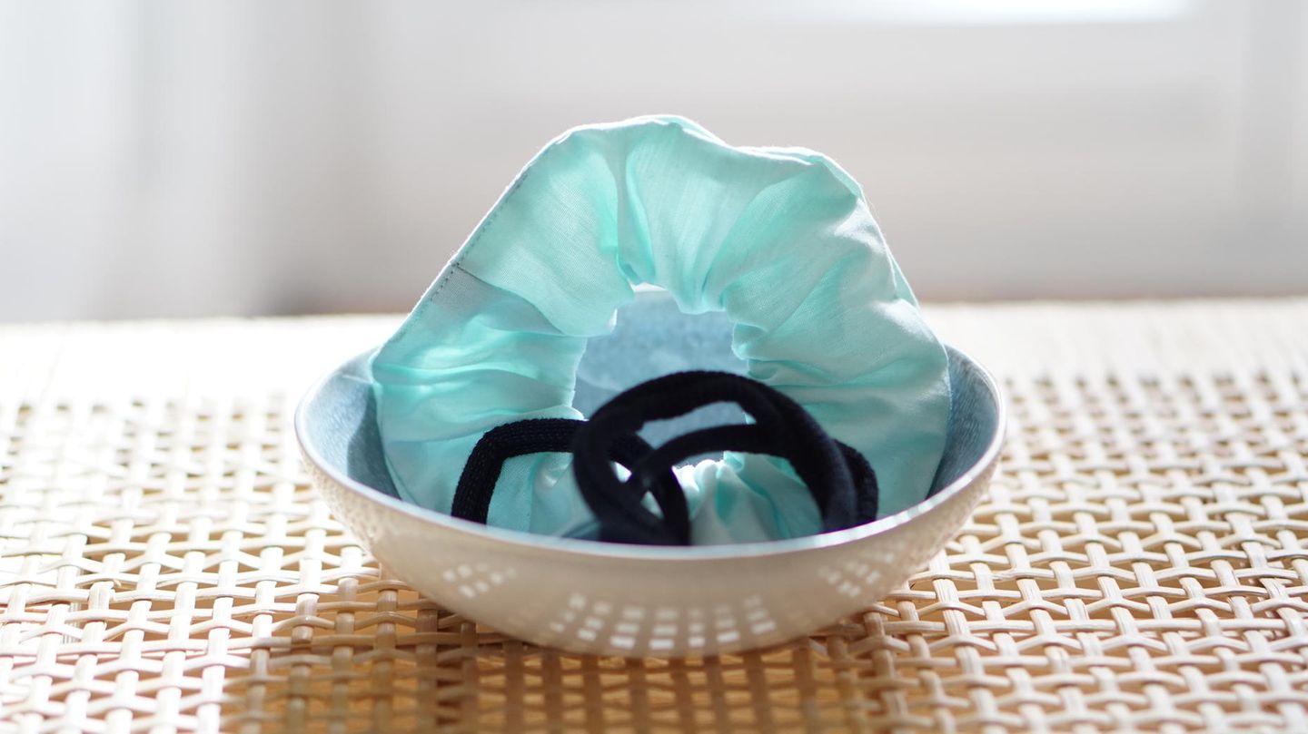 "Fairhair" (jetzt "Fairtye") produziert Scrunchies und Zopfgummis aus Bio-Baumwolle und Naturkautschuk.