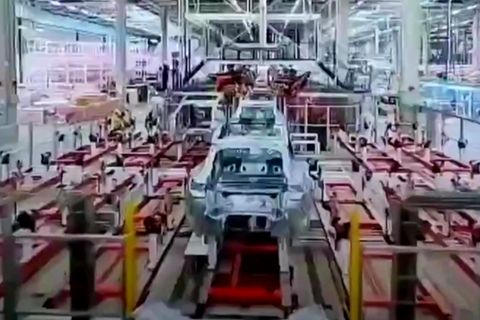 Drohnen-Video zeigt Fertigung im neuen Tesla-Werk