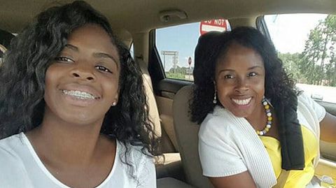 Als Säugling in Florida entführt: Kamiyah Mobley (l.) macht ein Selfie mit Gloria Williams