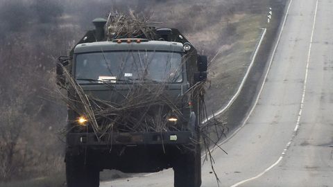 Ein russischer Militärlaster in der russischen Region Rostow an der Grenze zur Ukraine