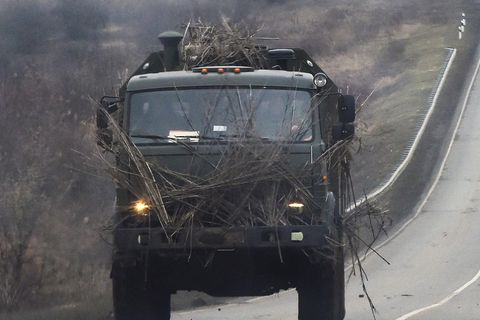 Ein russischer Militärlaster in der russischen Region Rostow an der Grenze zur Ukraine