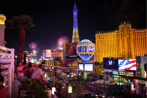 Der Las Vegas Strip, links das berühmte Hotel Caesars Palace