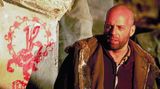 Die Zusammenarbeit mit Tarantino brachte Bruce Willis zurück ins seriöse Fach, es folgten nun seine besten Jahre. Terry Gilliam engagierte ihn 1995 für sein erschreckend aktuelles Zukunftsszenario "12 Monkeys". Darin wird die Menschheit von einer Pandemie fast komplett ausgelöscht - und der von Willis gespielte James Cole reist in die Vergangenheit zurück, um den Ausbruch des Virus zu stoppen