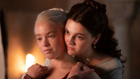 Prinzessin Rhaenyra Targaryen (Emma D'Arcy) und Alicen Hightower (Olivia Cooke)