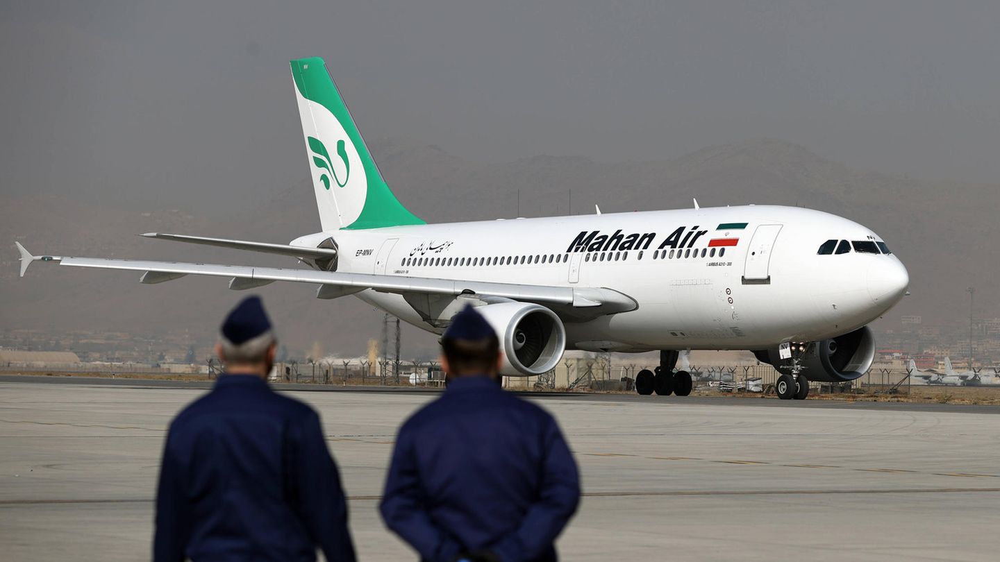 Airbus A310 Mahan Air