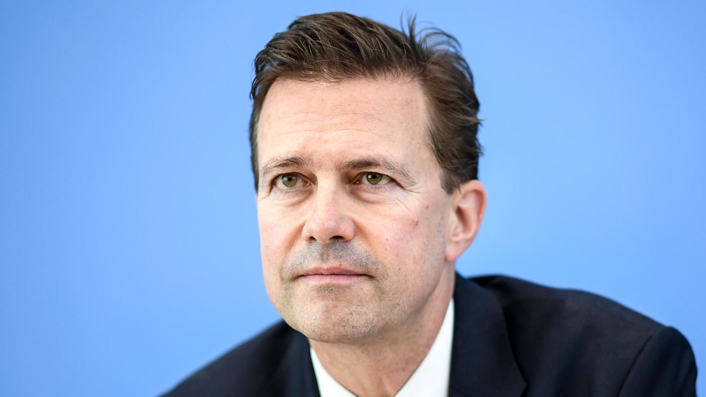 Steffen Seibert als Regierungssprecher. Als Botschafter würde er fürstlich verdienen.