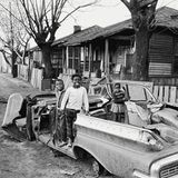 Thomas Hoepker: In Mississippi entstand diese Aufnahme von Kindern, die in einem kaputten Auto spielen.