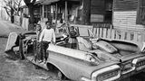Thomas Hoepker: In Mississippi entstand diese Aufnahme von Kindern, die in einem kaputten Auto spielen.