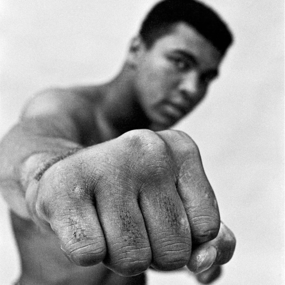 Thomas Hoepker fotografierte Boxer Alis rechte Faust 1966 in Chicago.