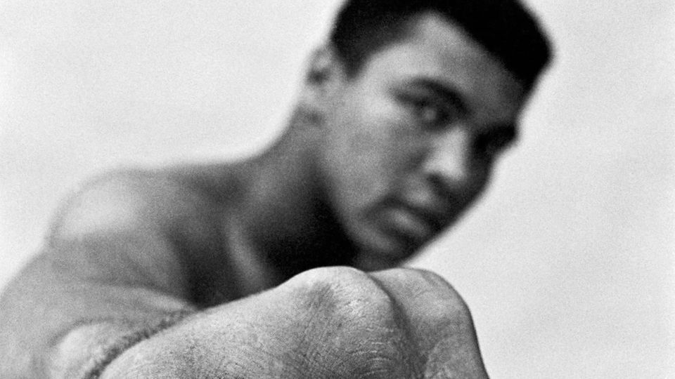 Thomas Hoepker fotografierte Boxer Alis rechte Faust 1966 in Chicago.