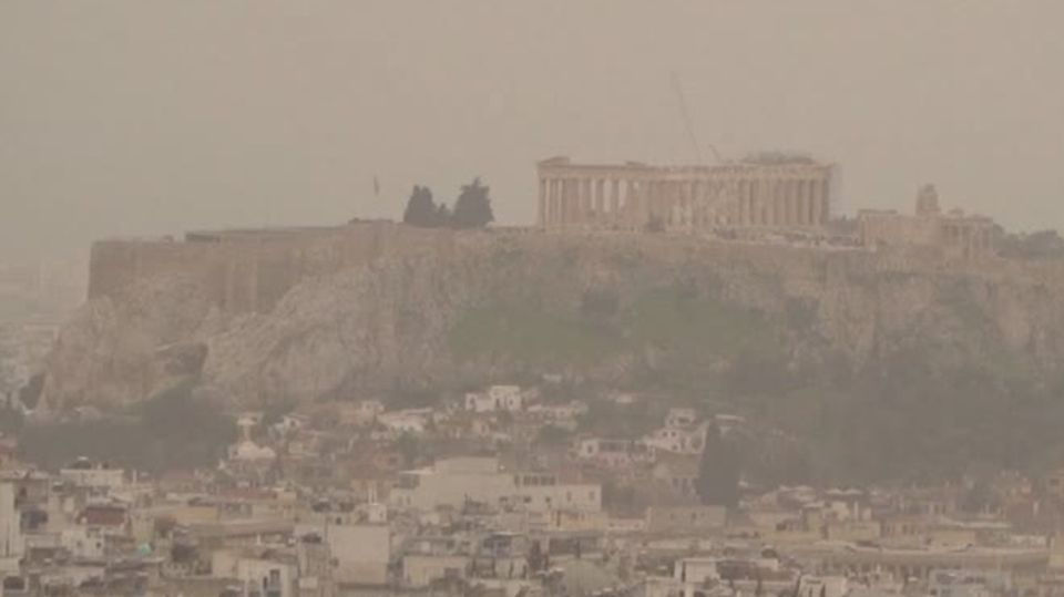 Wetterphänomen in Athen: Sahara-Sand taucht Akropolis in ganz besonderes Licht Wetterphänomen in Athen: Sahara-Sand taucht Akropolis in ganz besonderes Licht