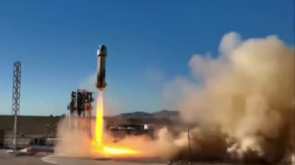 Kommerzielle Raumfahrt: In zehn Minuten auf 106 Kilometer Höhe und zurück: Blue Origin schießt Touristen ins Weltall