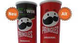 Pringles-Hersteller Kellogg hat äußerlich unmerklich den Stapel Chips geschrumpft. Statt 200 Gramm stecken nur noch 185 Gramm in der Röhre, gleichzeitig erhöhten viele Händler den Preis um 20 Cent. Das Spiel mit der versteckten Preiserhöhung spielt Pringles seit vielen Jahren, wie die Verbraucherzentrale Hamburg dokumentiert: Seit 2006 gab es schon sieben verschiedene Füllmengen zwischen 165 und 200 Gramm. Mal wurde der Stapel Chips größer, mal kleiner, unterm Strich jedenfalls teurer: Aufs Gramm gerechnet kosten die Pringles heute fast doppelt so viel wie vor 15 Jahren. Hersteller Kellogg sagt dazu in einer Stellungnahme: "Hin und wieder passen wir unsere Verpackungsgrößen und -formate an, um sicherzustellen, dass wir die richtige Packungsgröße für die unterschiedlichen Vertriebskanäle und Essgewohnheiten der Verbraucher:innen haben. Die Umstellung der Füllmenge betrifft das gesamte Pringles Sortiment seit März 2022." (April 2022)