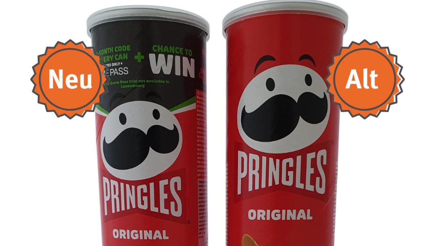 Pringles-Hersteller Kellogg hat äußerlich unmerklich den Stapel Chips geschrumpft. Statt 200 Gramm stecken nur noch 185 Gramm in der Röhre, gleichzeitig erhöhten viele Händler den Preis um 20 Cent. Das Spiel mit der versteckten Preiserhöhung spielt Pringles seit vielen Jahren, wie die Verbraucherzentrale Hamburg dokumentiert: Seit 2006 gab es schon sieben verschiedene Füllmengen zwischen 165 und 200 Gramm. Mal wurde der Stapel Chips größer, mal kleiner, unterm Strich jedenfalls teurer: Aufs Gramm gerechnet kosten die Pringles heute fast doppelt so viel wie vor 15 Jahren. Hersteller Kellogg sagt dazu in einer Stellungnahme: "Hin und wieder passen wir unsere Verpackungsgrößen und -formate an, um sicherzustellen, dass wir die richtige Packungsgröße für die unterschiedlichen Vertriebskanäle und Essgewohnheiten der Verbraucher:innen haben. Die Umstellung der Füllmenge betrifft das gesamte Pringles Sortiment seit März 2022." (April 2022)
