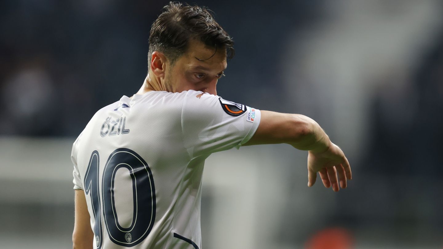 Mesut Ozil Fenerbahce 2021