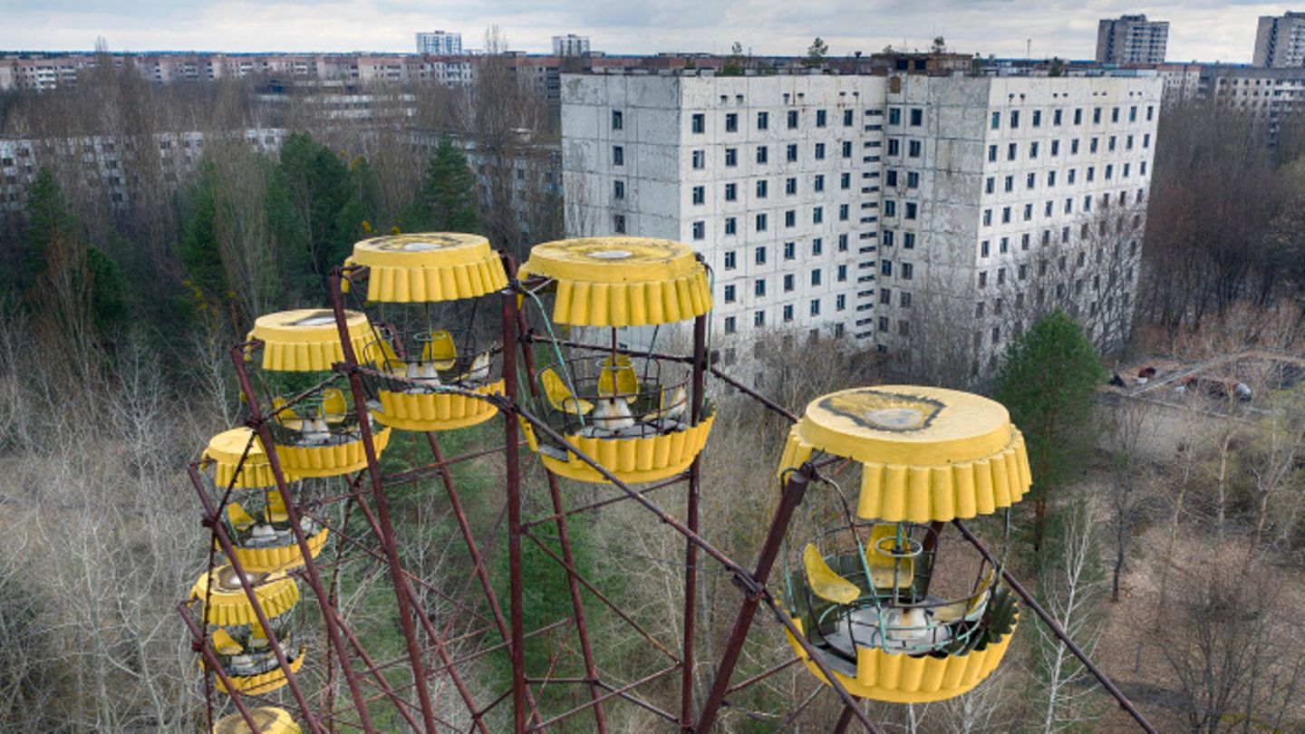 Chernobyl: Russian soldiers allegedly irradiated while digging (video)