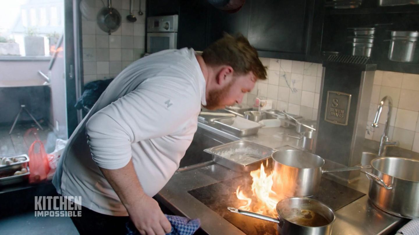 Björn Swanson setzt bei "Kitchen Impossible" die Küche in Brand