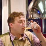 Philip Rachinger und das Bier gehören bei "Kitchen Impossible" zusammen