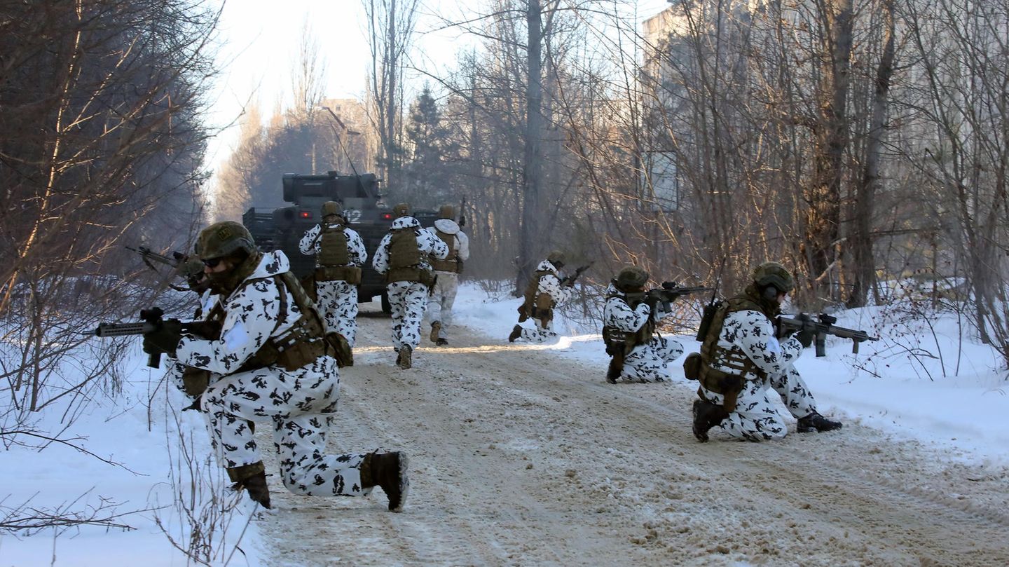 Urkaine War: Russians pull out of Chernobyl – trenches in the most contaminated forest in the world