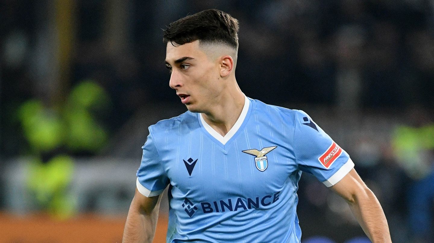 Fake cops beat up Lazio gem Moro and steal his car