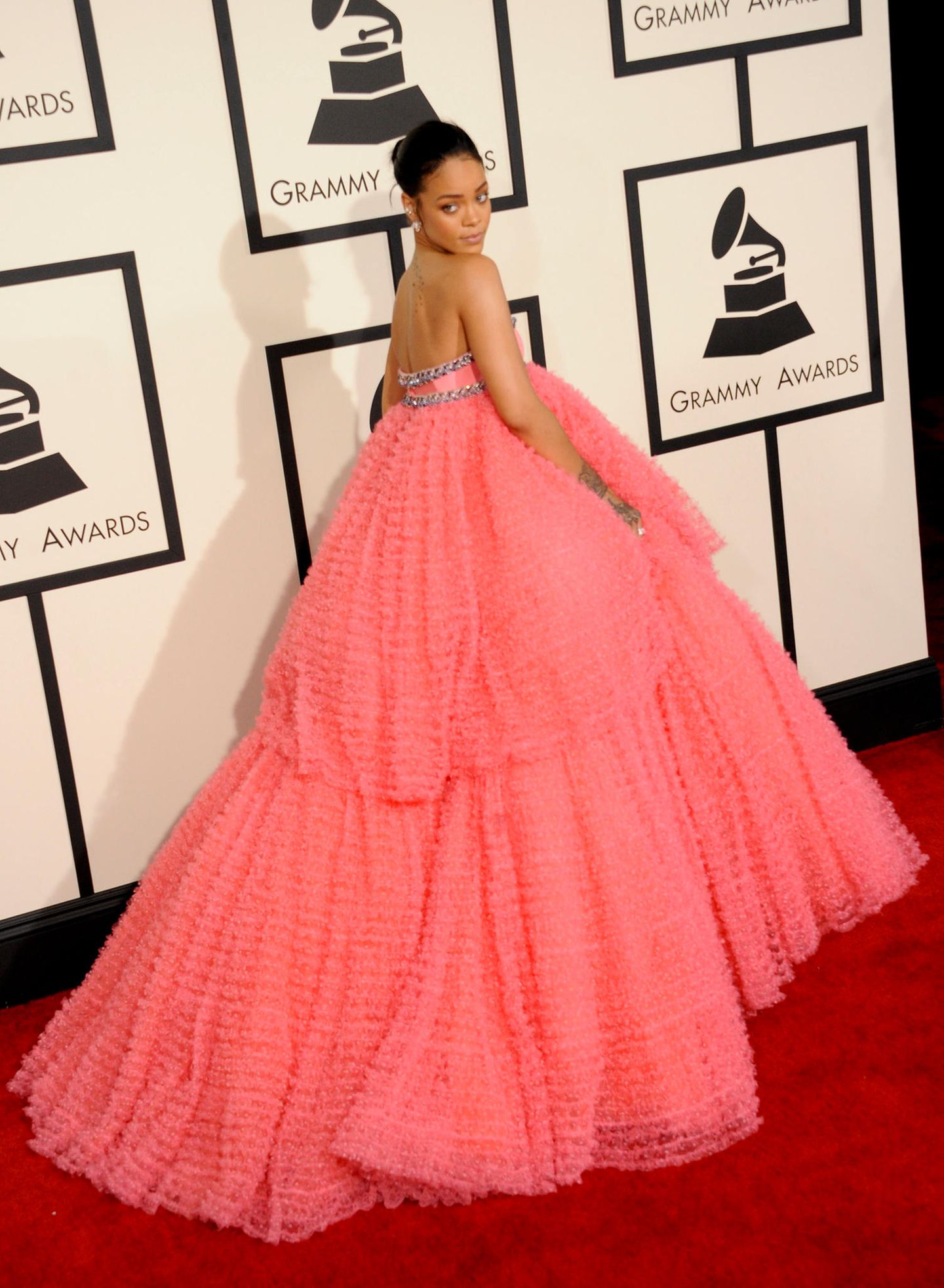 An diesem Kleid scheiden sich 2015 die Geister. Der Tüll-Traum von Giambattista Valli ist auf jeden Fall einzigartig