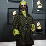 2020 ist Billie Eilishs Jahr bei den Grammys: Sie gewinnt gleich fünf Preise! Ihr Gucci-Anzug mit passendem Mundschutz ist einer der ikonischsten Looks der Historie