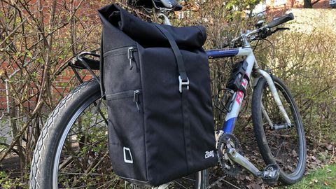 2bag aus DHDL: 2bag als Radtasche an einem MTB befestigt