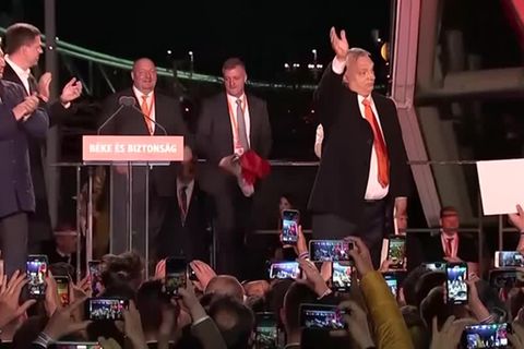 Video: Orbans Fidesz-Partei gewinnt Wahlen in Ungarn