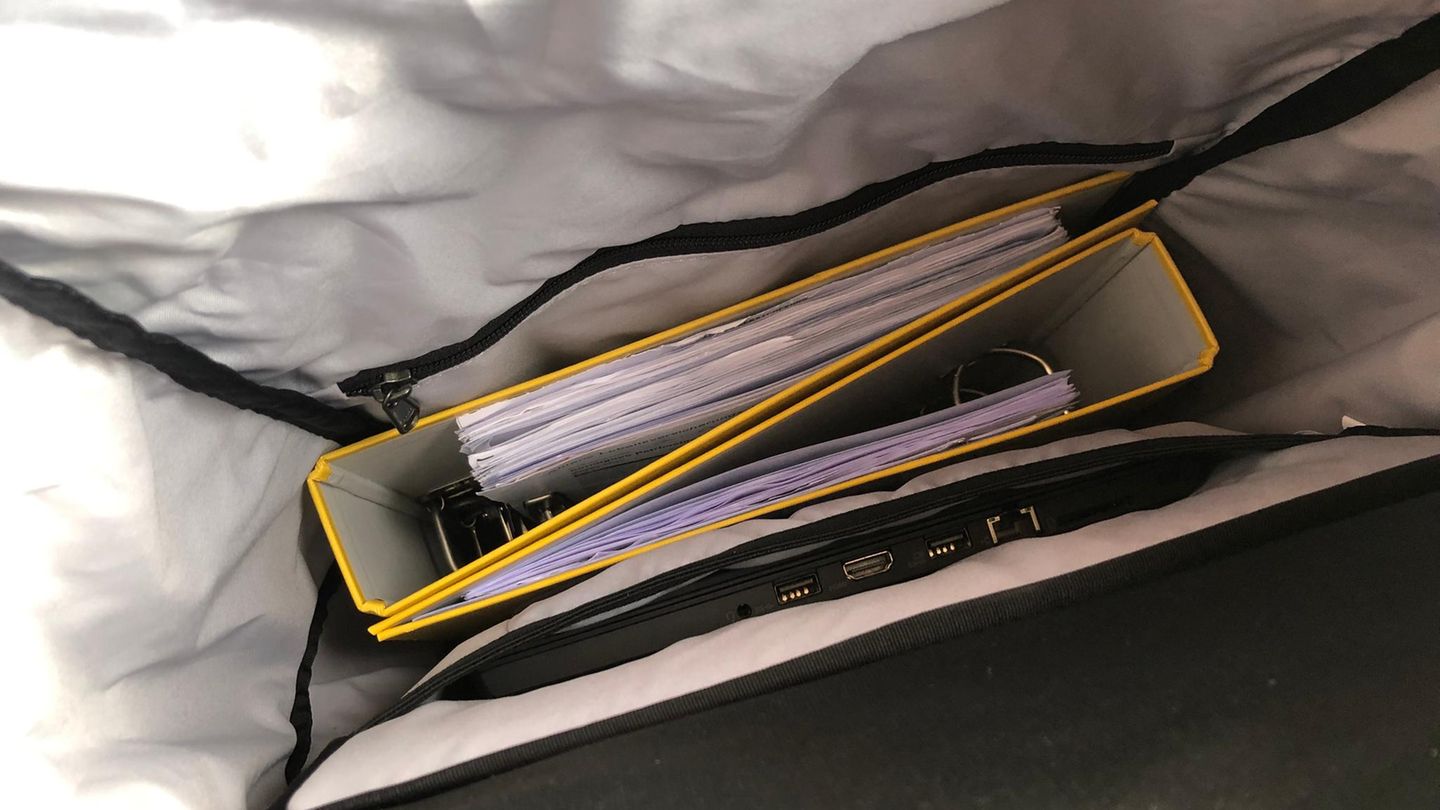 Solide 32 Liter Volumen bietet der Innenraum von 2bag. Ordner, ein Laptop und einiges mehr können sicher verstaut werden. Sehr lobenswert: Das Innenmaterial wurde zu 100 % aus recycelten PET-Flaschen hergestellt.