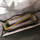 Solide 32 Liter Volumen bietet der Innenraum von 2bag. Ordner, ein Laptop und einiges mehr können sicher verstaut werden. Sehr lobenswert: Das Innenmaterial wurde zu 100 % aus recycelten PET-Flaschen hergestellt.