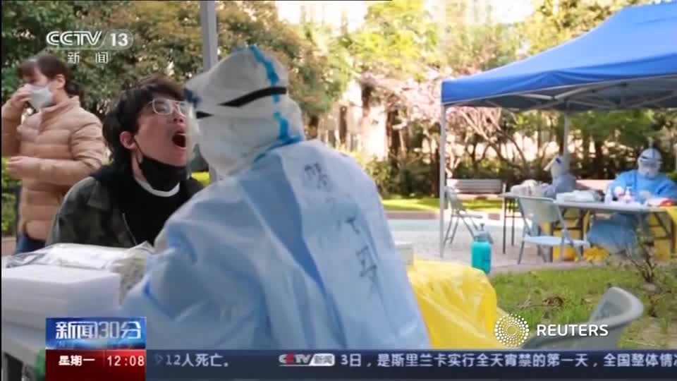 Video: Armee hilft bei Corona-Tests in Shanghai