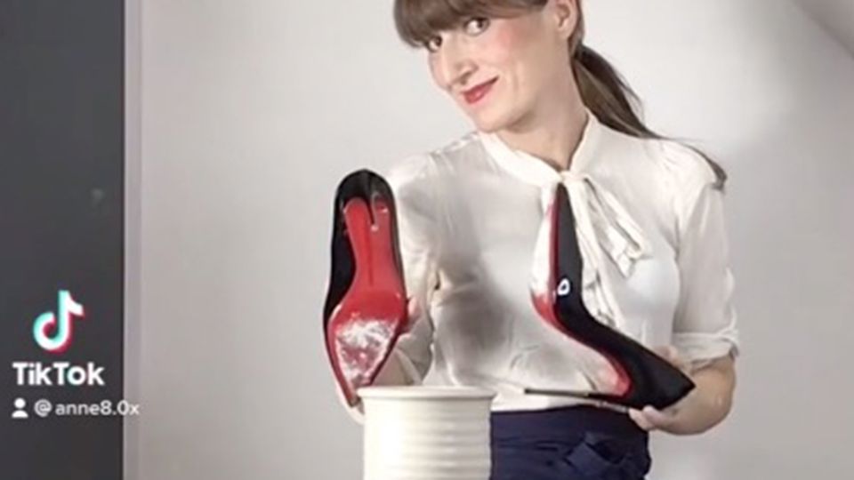 Tiktok-Töpferin zeigt High Heels und Ton – und wird sexuell belästigt